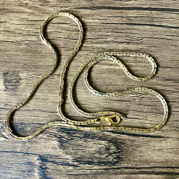 Vintage gold tone chain necklace - Picture 2 of 5